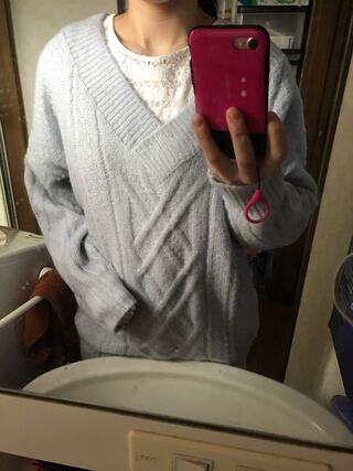 胸元の開いたニットワンピース 中にどういうのを着たらいい Yahoo 知恵袋