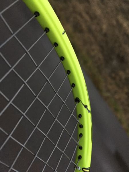 ラケットにヒビが入ってたのですが質問です - 1このラケットま