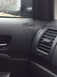 車の助手席の前の下のほうから水漏れがしました 室内です 車のことは詳しくありま Yahoo 知恵袋