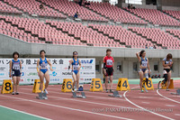 陸上競技場のスタート時、後方にある黄色いコースの数字が入ってい