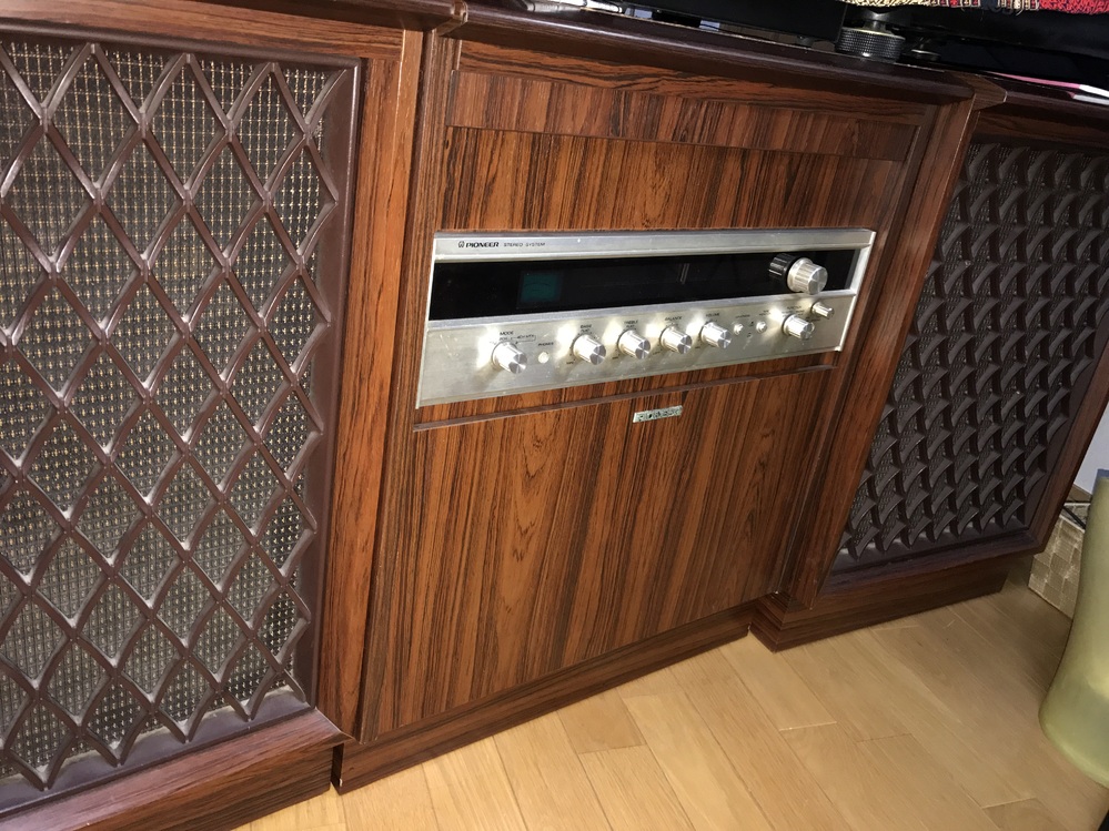 今年95歳になる祖父から、PioneerのFS-3という大きなステレオを 