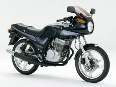 CBX125fって二気筒なのですか？ - 125ccまでで、4 - Yahoo!知恵袋