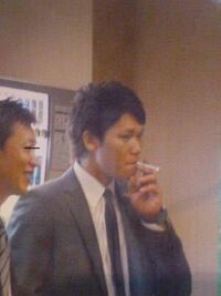 坂本が吸ってるタバコの銘柄はなんですか ピンボケの写真なの Yahoo 知恵袋