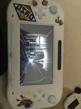 Wiiuのゲームパッドを落としてしまい 液晶が割れてしまいまし Yahoo 知恵袋