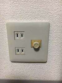 テレビ線のコンセントってこの画像の右側のものでしょうか