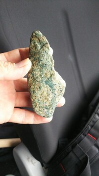 河原で白い石を拾いました 石英 結晶質石灰岩どちらでしょうか Yahoo 知恵袋