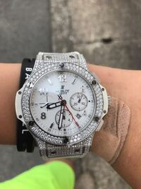 Hublot時間のあわせ方教えてください リューズを手巻きし Yahoo 知恵袋