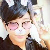 この写真のmｒｓ Greenappleの大森元貴さんがかけているサングラ Yahoo 知恵袋