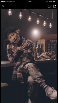 この写真のshoutloveの時のtakuya くんの服のブランドが知り Yahoo 知恵袋