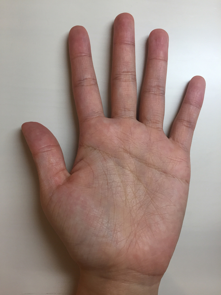 手相を見ていただきたいです 元々左利きだったのですが 矯正により右手を使 Yahoo 知恵袋