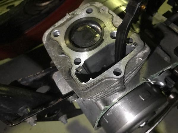 エイプ50のシリンダーヘッドの交換は難易度高いでしょうか。またバイク