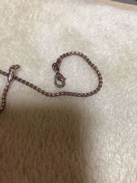 安物のアクセサリーが変色してしまいました アクセサリーの 肌に触れた部分 Yahoo 知恵袋