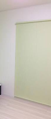 壁紙が黄緑色の部屋の家具やインテリアについて 教えて 住まいの先生 Yahoo 不動産