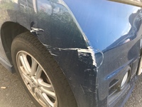 車に傷が 今朝気がついたのですが ぶつけた記憶もありません これは車 Yahoo 知恵袋