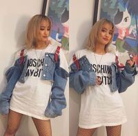 このyurinoが上に着ているm Y O Bnycの服はm Y Yahoo 知恵袋