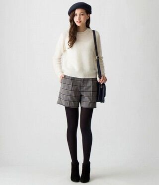 こういうショートパンツに黒タイツって子供っぽいですか 大学生がこの格好し Yahoo 知恵袋