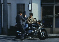 バイクに乗ろうとしたら舘ひろしさんがバイクを貸してくれと言って Yahoo 知恵袋