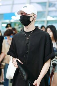 Got7のマークが履いているこの靴は何のブランドか教えてください Yahoo 知恵袋