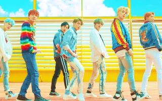 Bts 防弾少年団 の Dna のmvのグクとテテ Sugaが Yahoo 知恵袋