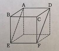 中学１年生の問題です。 立方体を二つに切って下のような三角柱をつくります、次の問いに答えなさい。

(１)面BCFEと垂直な面はどれですか。(3つ)
（ 2 ）辺ADと垂直な面はどれですか。(2つ)


この二つの問題を教えてください。よろしくお願いします。