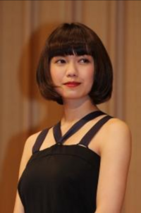 なぜ飛行機のca 客室乗務員 にはロングヘアの人が多くショートヘアの Yahoo 知恵袋