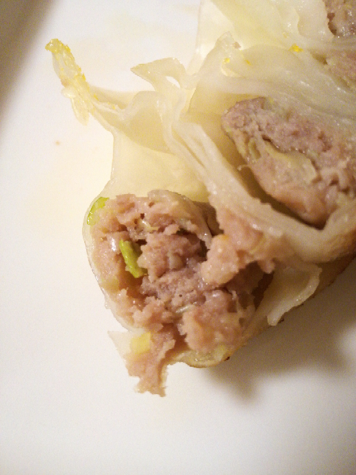 十分に加熱した餃子がピンク - 先日餃子をつくりすぎたので少し冷凍