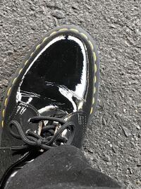 エナメルパテントレザーのスニーカーを買ったこと 履いたことがある方シワとか Yahoo 知恵袋