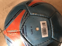 サッカーボールはどのくらいの硬さまで空気入れればいいのですか 本当 Yahoo 知恵袋