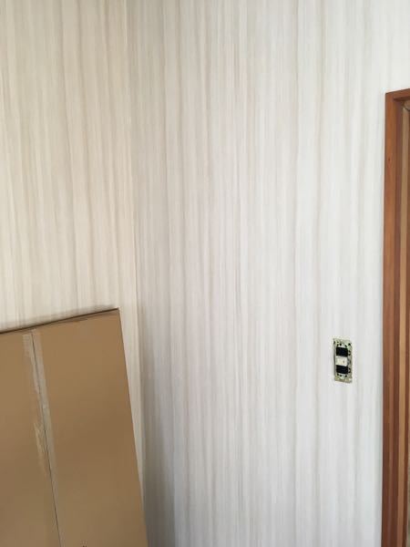本当は天井に貼りたかった木目柄の壁紙を 壁に貼ることになっ Yahoo 知恵袋