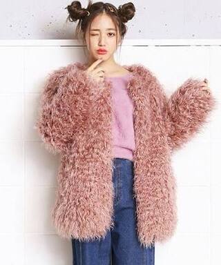 女性が着ているこのもこもこアウターは 何という名前の服なのですか この個 Yahoo 知恵袋