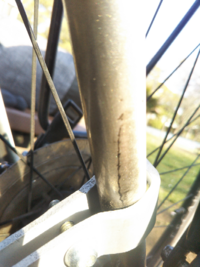 自転車の傷について質問です フレームに亀裂のような傷ができてしまい Yahoo 知恵袋