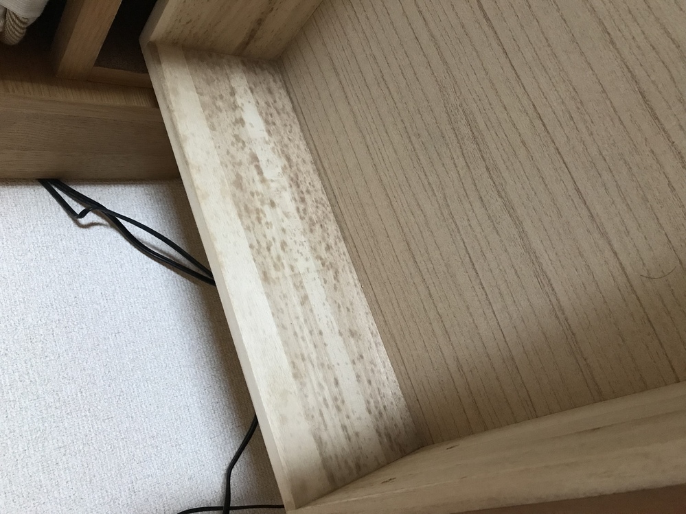 北側寝室のベッド下の引き出し収納の中にカビが生えてしまいました 