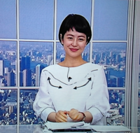 夏目三久アナの白いトップス 矢印 の模様柄変なファッションで Yahoo 知恵袋