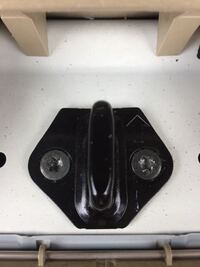 車のトランクのガタつきの調整でお聞きします 段差などでガタゴト音がするの Yahoo 知恵袋