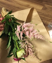 このお花の名前分かりますか 花屋さんでかすみ草に似た可愛らしいピンク Yahoo 知恵袋