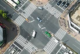 右折待ち時 対向車は来ていませんが 右折先の横断歩道を歩行者がまだ横断し Yahoo 知恵袋