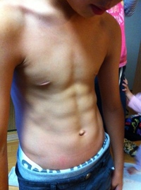 小学生が腹筋を割るにはどうすればいいんですか小４でトレーニン Yahoo 知恵袋