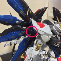 メタルビルド ストライクフリーダムガンダム について画像赤マルの箇所が緩 Yahoo 知恵袋