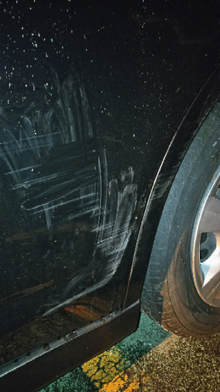 下取りした車に傷をつけてしまいました この傷は結構深い傷ですか 下 Yahoo 知恵袋