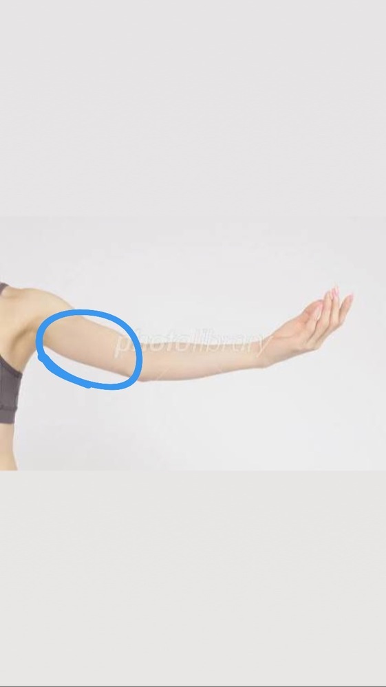 右腕を伸ばすと肘から上の内側の筋肉につるような痛みがあります Yahoo 知恵袋