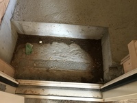 勝手口の土間コンクリートを打って4ヶ月になります ここ2週間雨が降っていないのに 教えて 住まいの先生 Yahoo 不動産