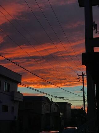 今の北海道札幌市の雲です これは地震雲でしょうか 次は本震が来るの Yahoo 知恵袋