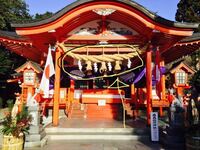 神社 お神輿などのときに家の外にロープ白い紙で飾るものは何と Yahoo 知恵袋