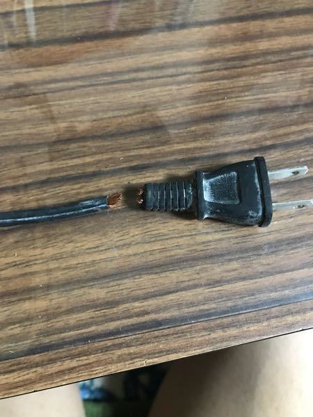電気スタンドのコードが画像のように切れてしまったのですが治す方 