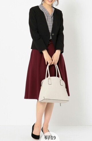 今度 両家顔合わせの食事会に出席するのですが服装で悩んでいます Yahoo 知恵袋