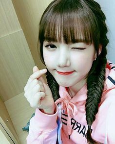 Gfriend ヨジャチング のイェリンちゃんは 可愛い系ですか それと Yahoo 知恵袋