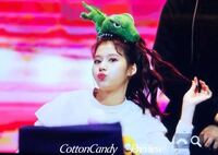 Twice モモの写真なんですが この画像をtwitterのアイコ Yahoo 知恵袋