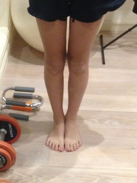 は私の脚です 太いですか 友達には細いって言われる 多分御世 Yahoo 知恵袋