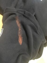 黒 赤茶色 洗濯について 黒いｔシャツのえりまわり 黒い靴下な Yahoo 知恵袋
