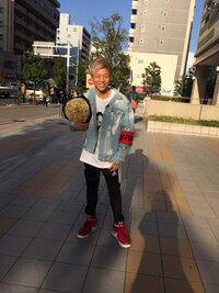 この 武尊さんが着てる服知ってい方 教えてください 確かadida Yahoo 知恵袋